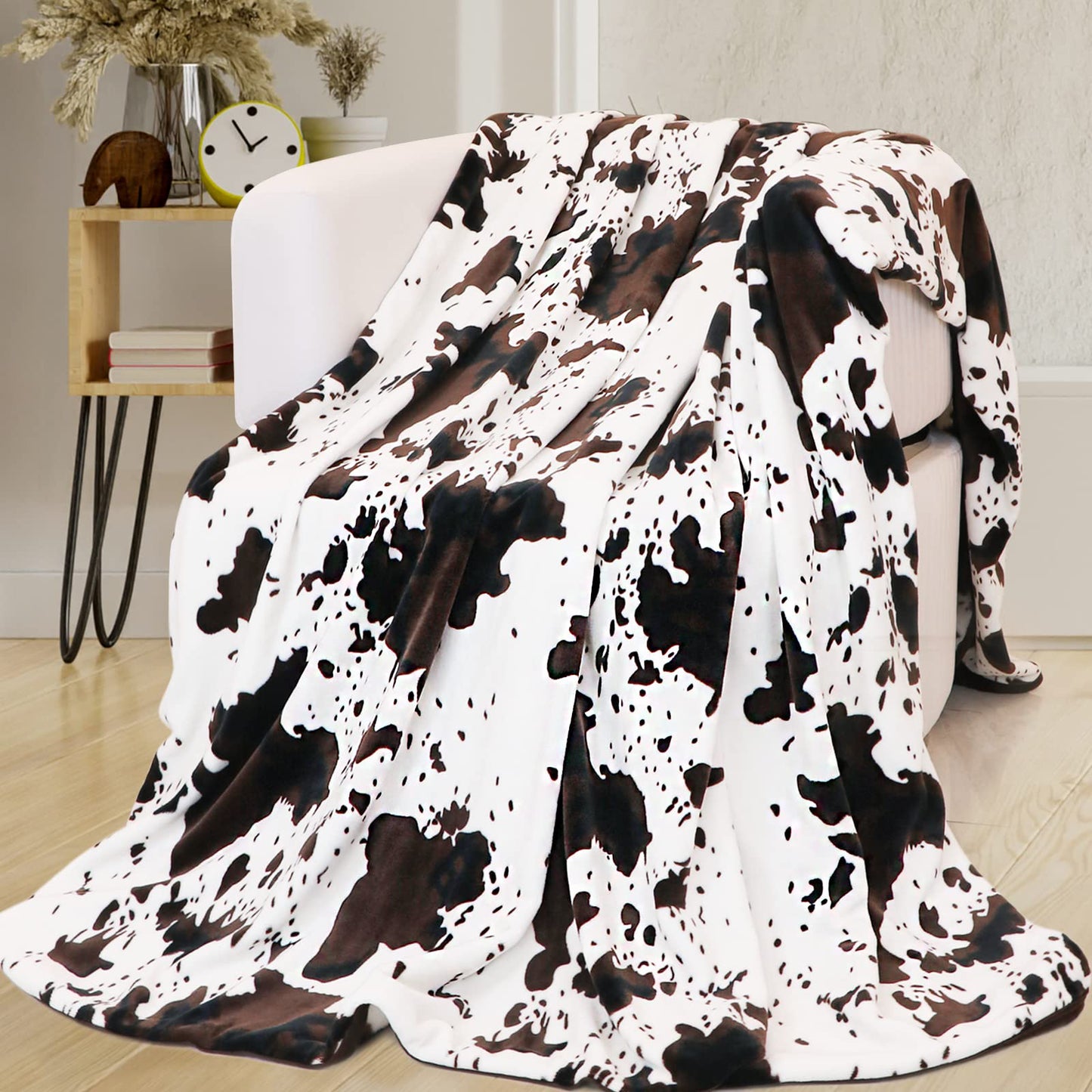 1pc Soft and Warm Cow Print Blanket - Plush Fleece Flannel Throw for All-Season Comfort - Perfect for Daughters, Adults, Students, and Teens