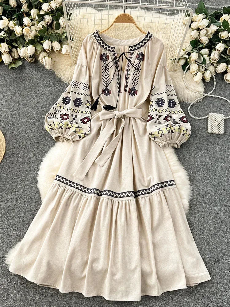 Women Bohemian Vacation Dress Travel Wear Sweet Western-style Embroidery Loose Waist Large Hem Midi Length Vestidos DS001