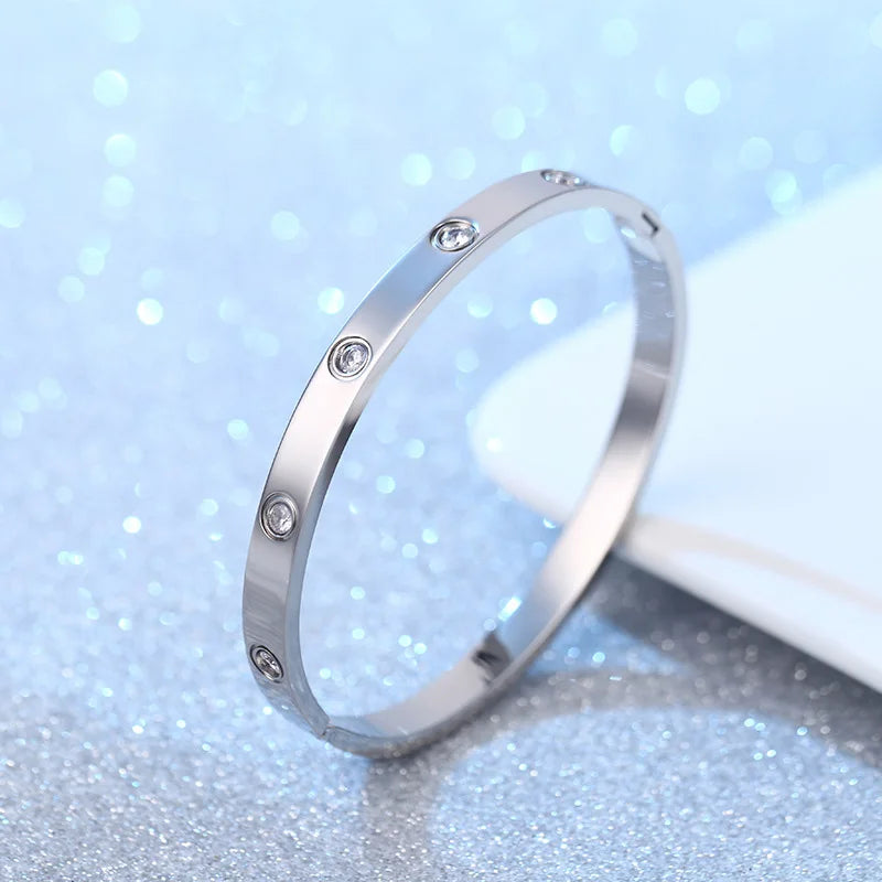 Stainless Steel Clover Lucky Bracelet Fashion Women Girls Titanium Steel Gold Plated Waterproof Sparkling Zircon Bracelet Bangle