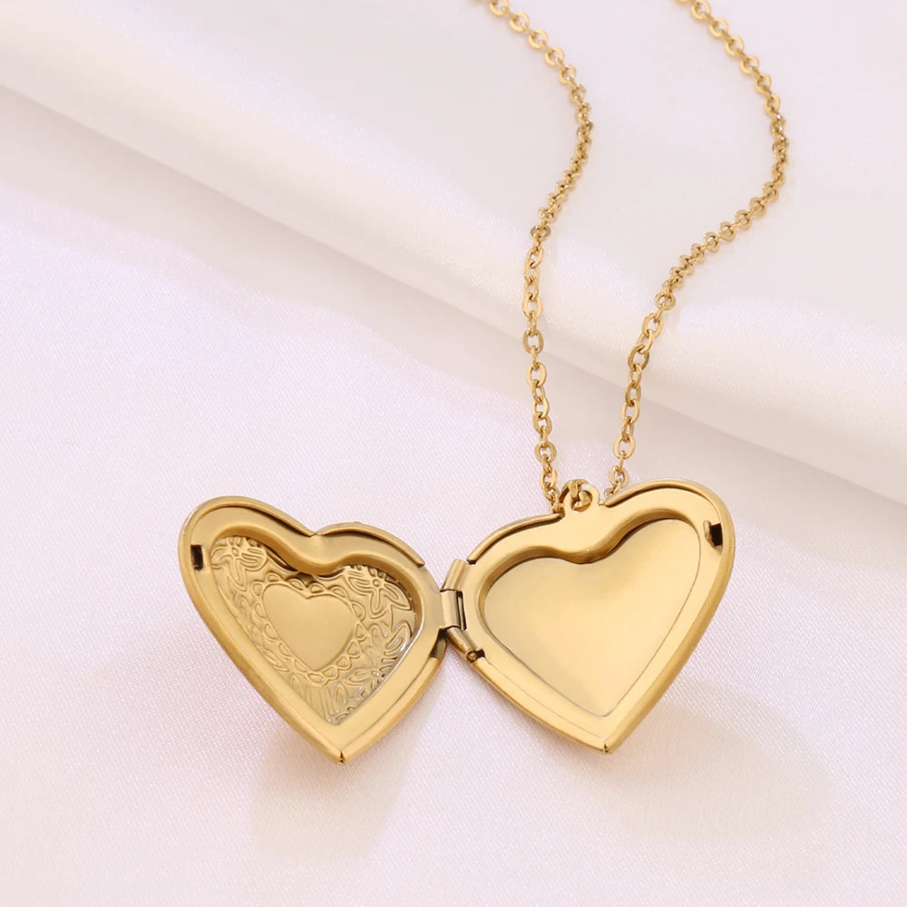 Stainless Steel Open Heart Photo Frame Pendant Necklace for Family Couple Gift Heart Photo Picture Locket Chain Necklace Jewelry