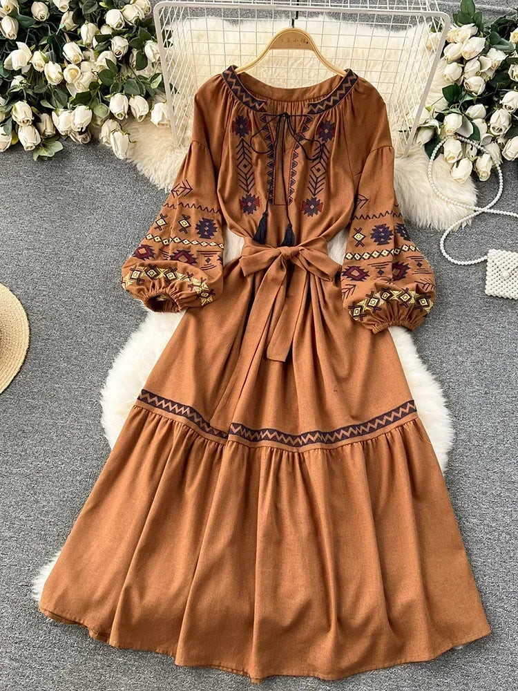 Women Bohemian Vacation Dress Travel Wear Sweet Western-style Embroidery Loose Waist Large Hem Midi Length Vestidos DS001