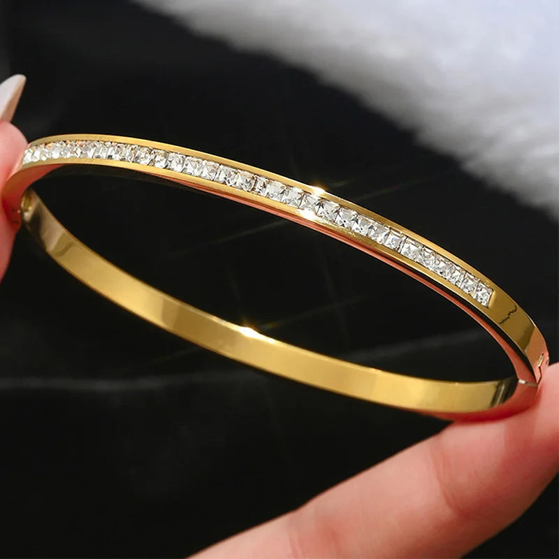 Stainless Steel Clover Lucky Bracelet Fashion Women Girls Titanium Steel Gold Plated Waterproof Sparkling Zircon Bracelet Bangle