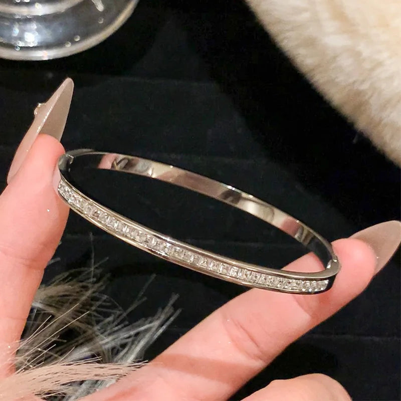 Stainless Steel Clover Lucky Bracelet Fashion Women Girls Titanium Steel Gold Plated Waterproof Sparkling Zircon Bracelet Bangle