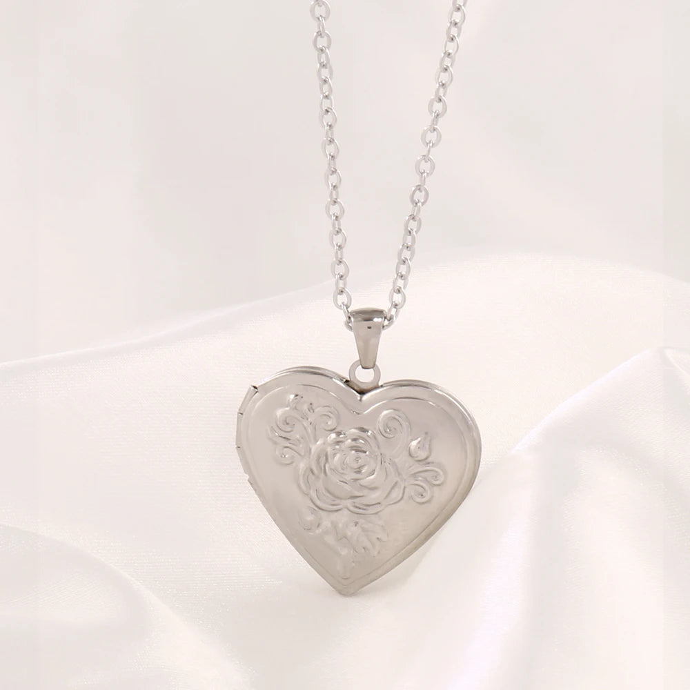 Stainless Steel Open Heart Photo Frame Pendant Necklace for Family Couple Gift Heart Photo Picture Locket Chain Necklace Jewelry