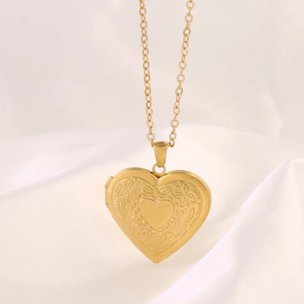 Stainless Steel Open Heart Photo Frame Pendant Necklace for Family Couple Gift Heart Photo Picture Locket Chain Necklace Jewelry