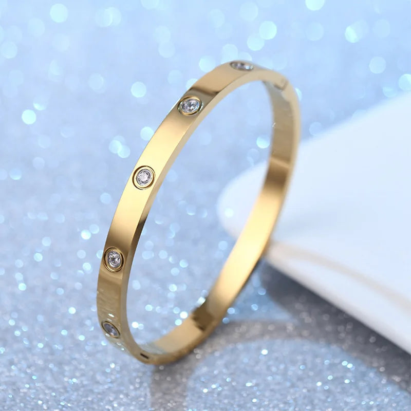 Stainless Steel Clover Lucky Bracelet Fashion Women Girls Titanium Steel Gold Plated Waterproof Sparkling Zircon Bracelet Bangle