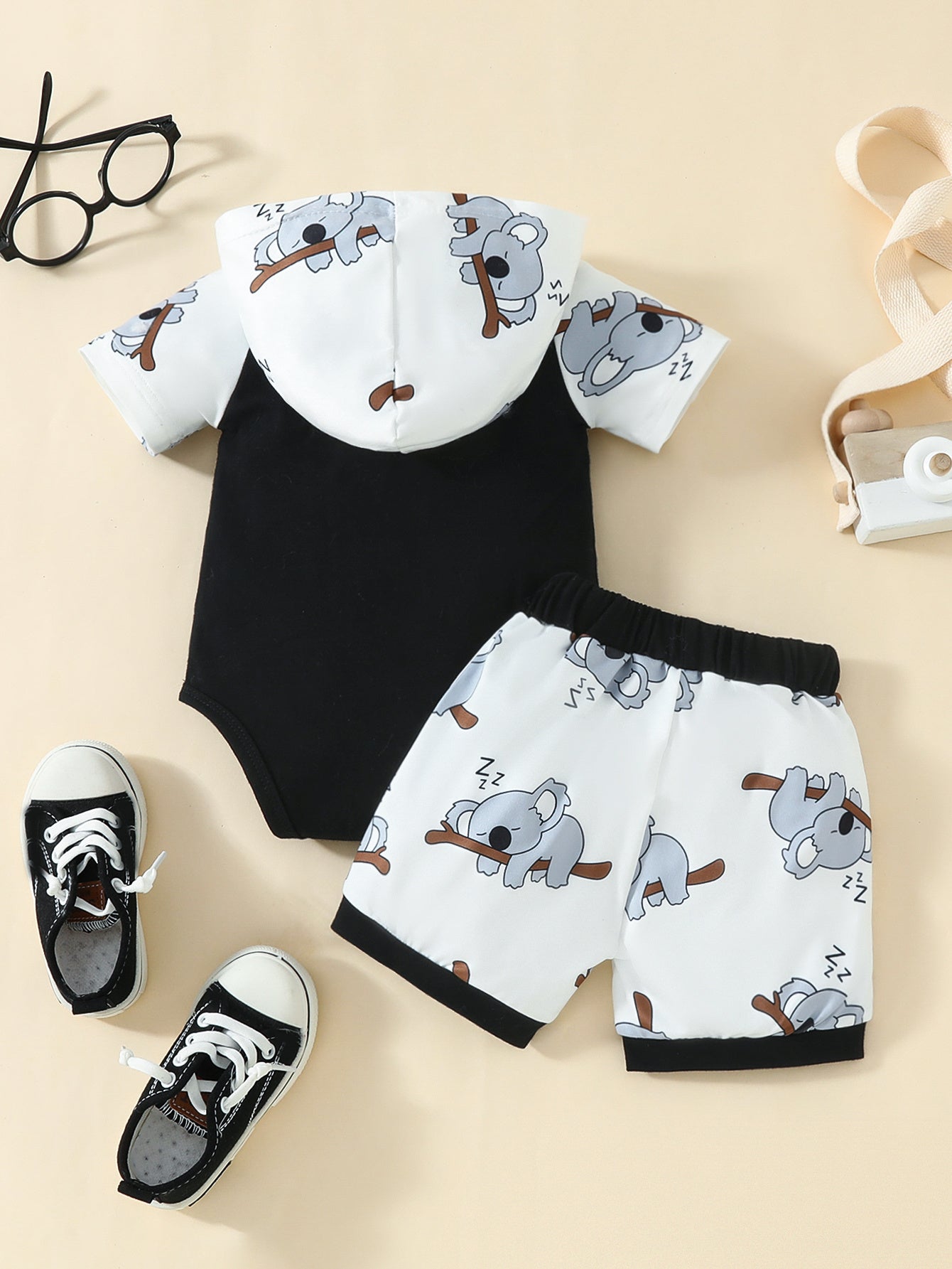 1 Set Baby Boy's Preppy Style Cartoon Sleeping Koala Print Outfit, Cotton Blend Hooded Romper with Applique Detail & Casual Shorts, Medium Stretch Woven Fabric, Regular Fit for Spring Season, for Outdoor, Boy Baby Clothes, Pe