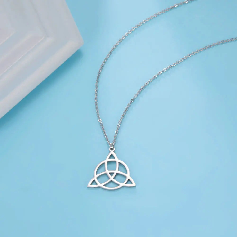 Skyrim Irish Celtics Knot Pendant Necklace for Women Amulet Triquetra Chain Necklaces Stainless Steel Jewelry Gifts