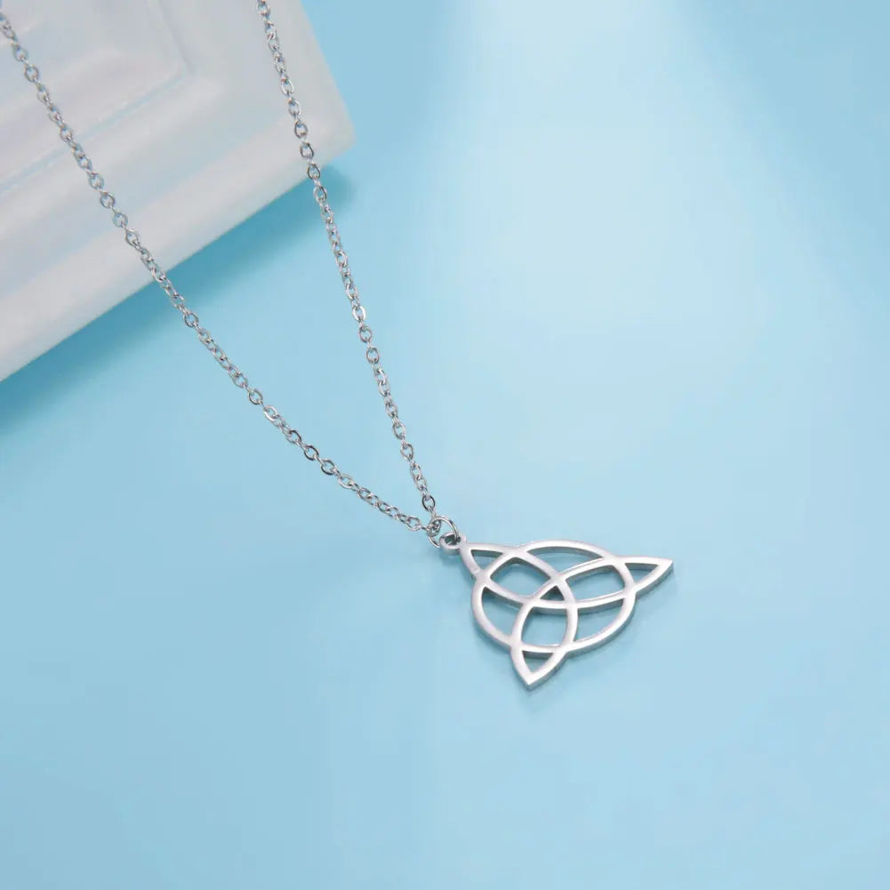 Skyrim Irish Celtics Knot Pendant Necklace for Women Amulet Triquetra Chain Necklaces Stainless Steel Jewelry Gifts
