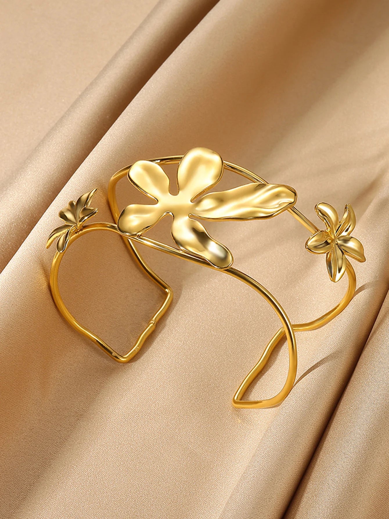 Exaggerated Flower Bangles For Women Gold Color Stainless Steel Flower Butterfly Geometric Bangle Jewelry Wedding Party Gift