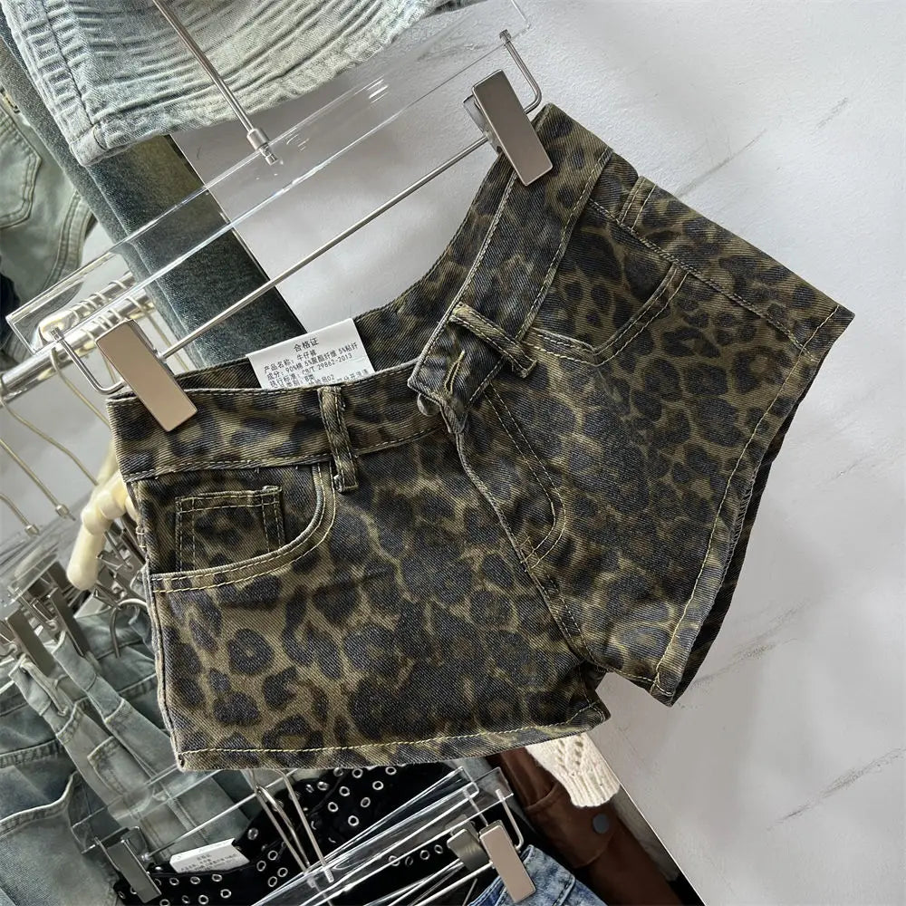 American Retro Spicy Girl Leopard Pattern Jeans Shorts Women Summer New Trash Style Casual Slim Low Waist Pants Denim Hot Pants