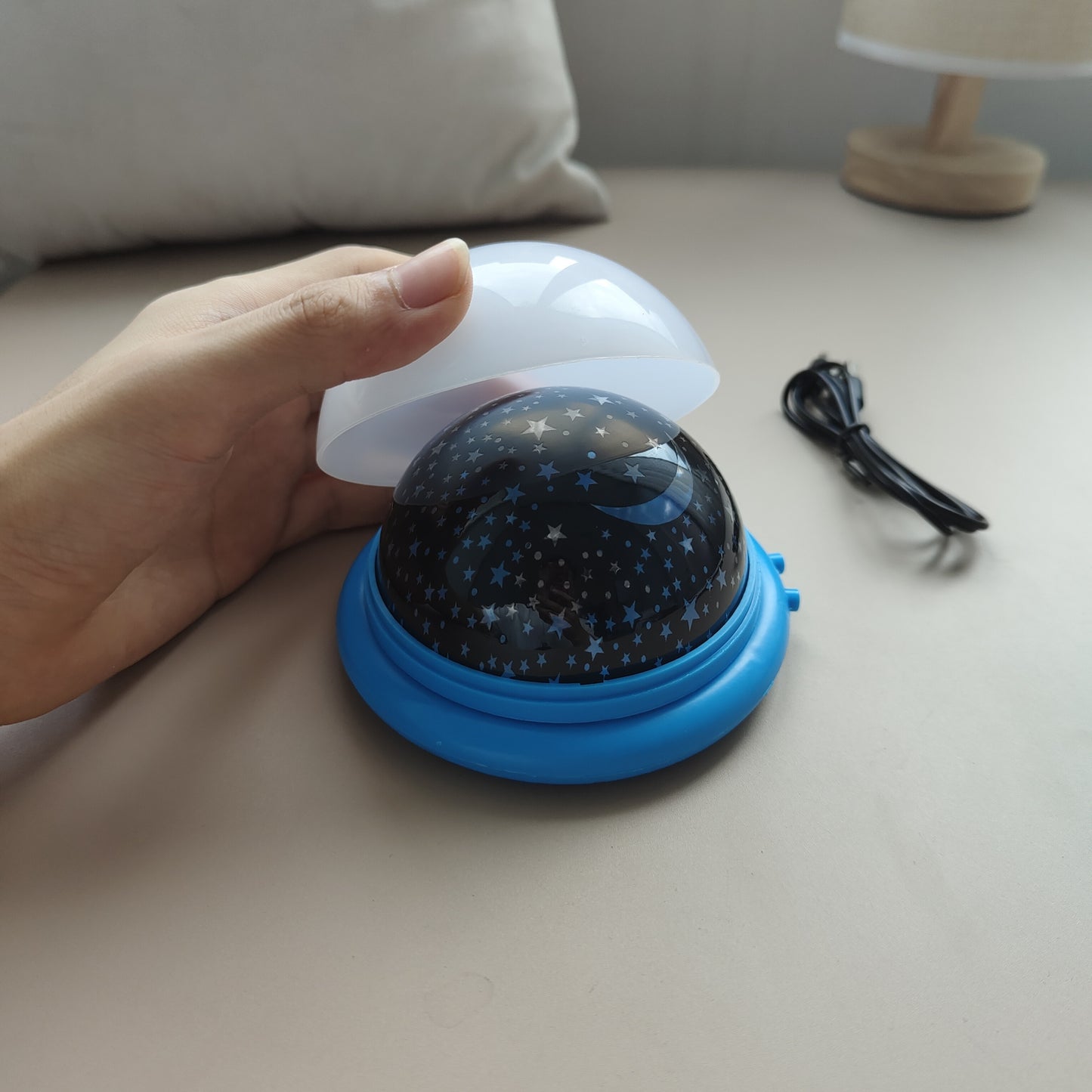 1pc Spaceship-shaped Star Projection Lamp With 8 Color Modes, USB Or Battery Dual Use