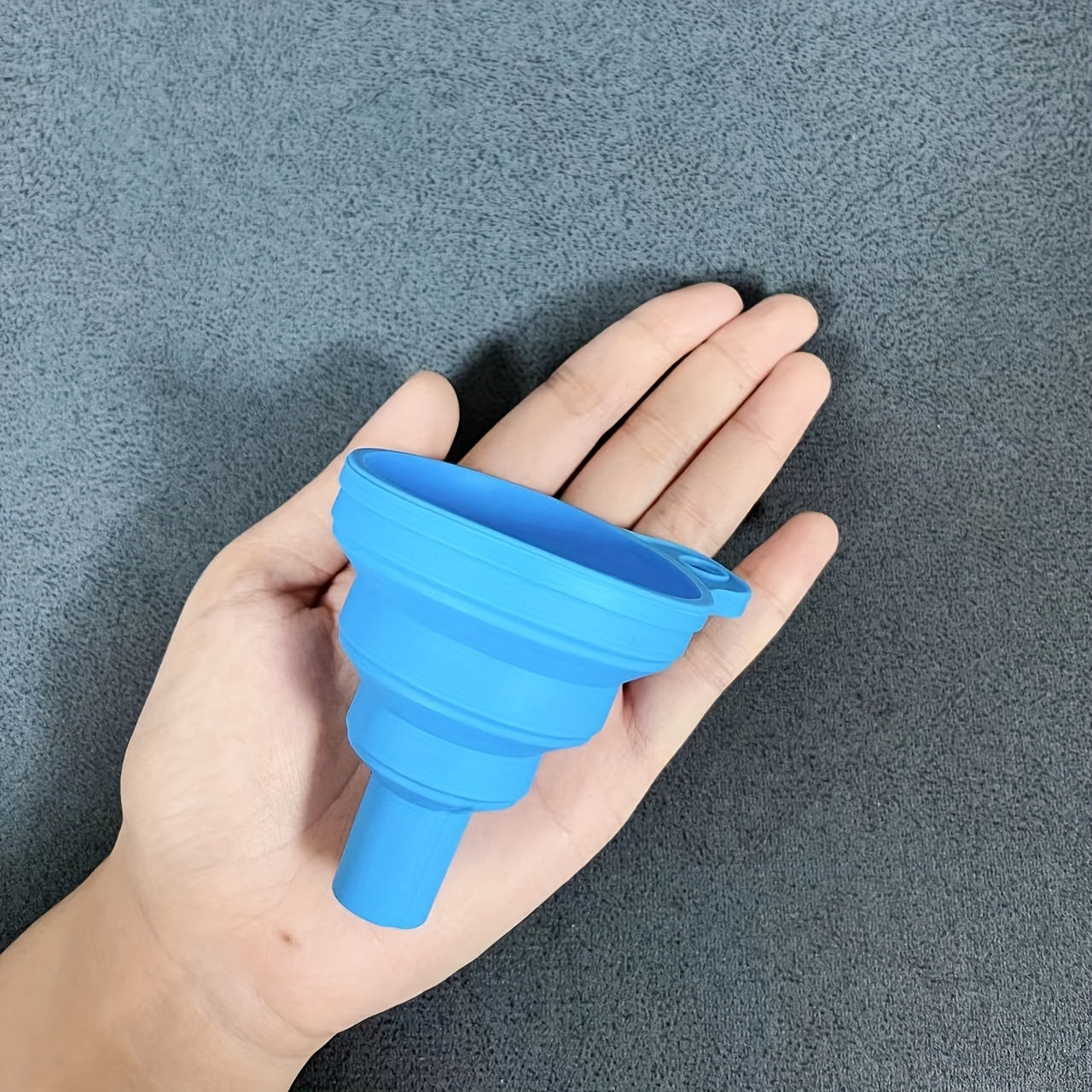 Universal Silicone Long Neck Telescopic Funnel - Funnels for Easy Oil Changes, Spill-Free Pouring, and Mess-Free Car Maintenance with Extended Reach and Flexible Design