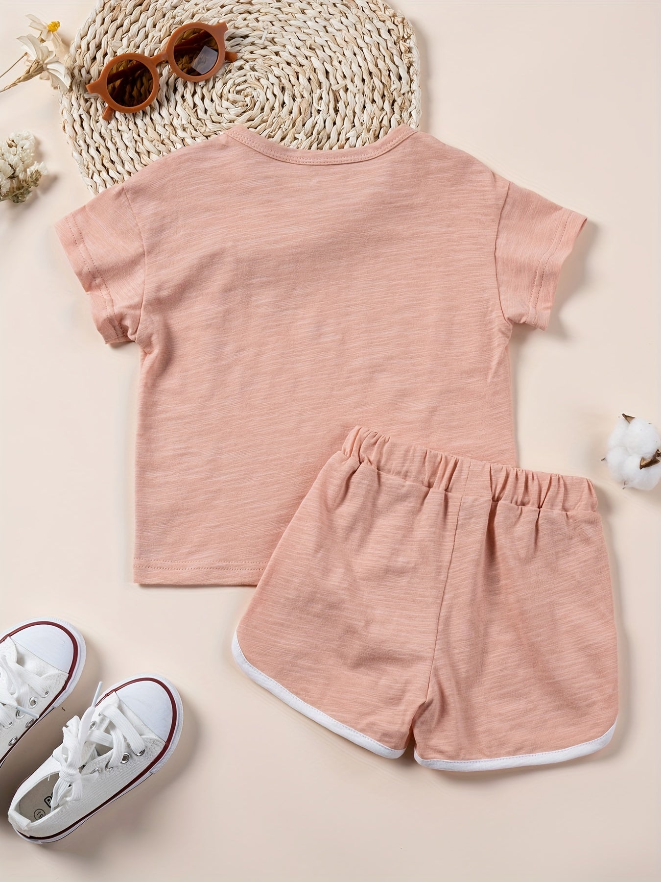 2-Piece Toddler Girls' Summer Tracksuit - Rainbow Printed T-Shirt and Short Pants Set - Casual Cotton Clothing for Kids - Comfortable and Breathable - Perfect for Outdoor Play